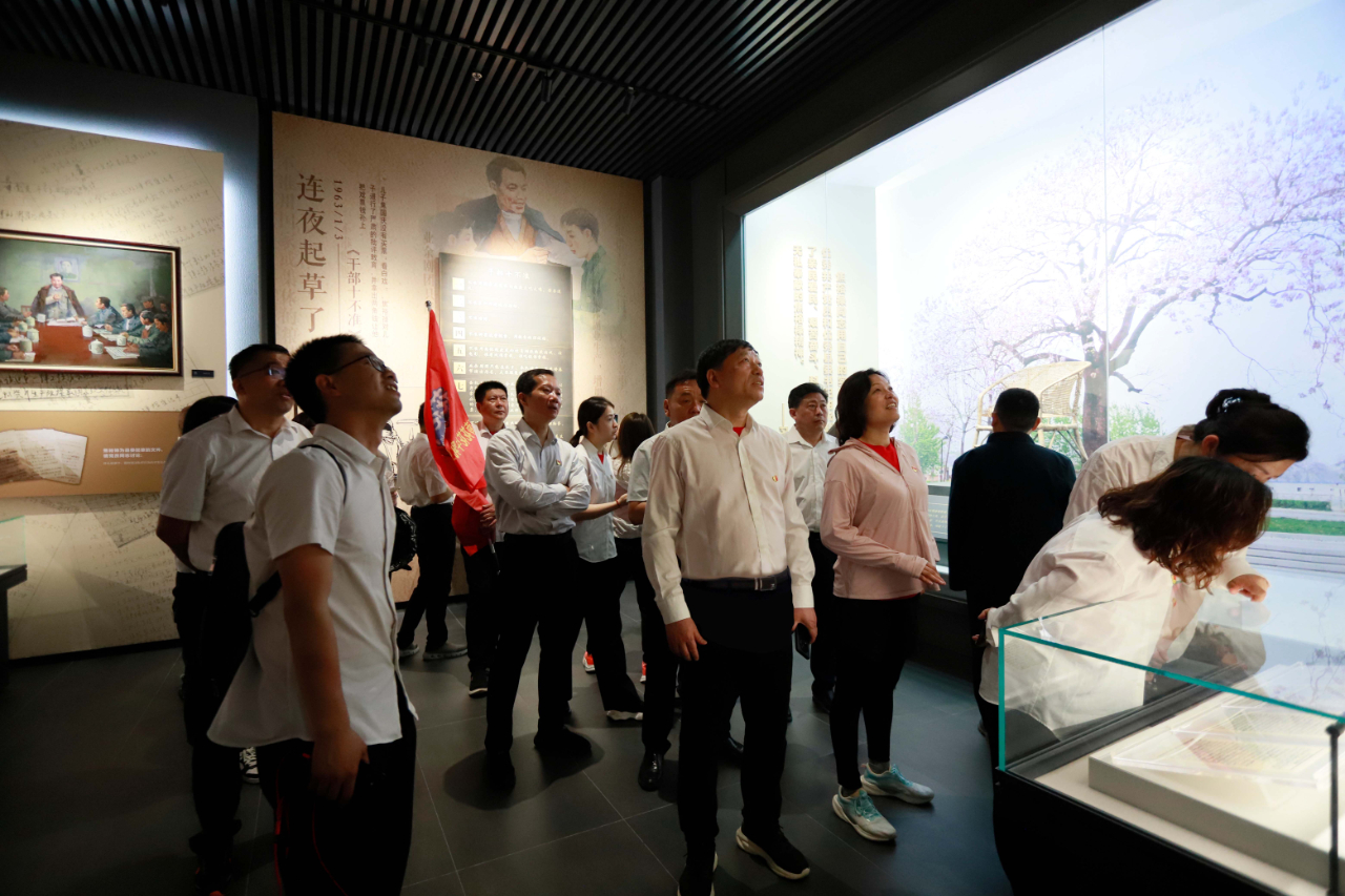 砥礪初心使命，汲取奮進力量丨花花牛乳業(yè)集團黨委組織開展學習“焦裕祿精神”主題黨日活動