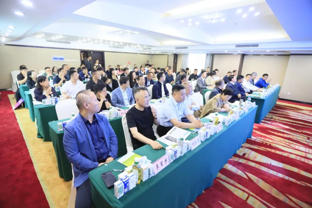 河南省2024國家“學(xué)生飲用奶計(jì)劃”推廣工作推進(jìn)會(huì)在鄭州成功舉辦！