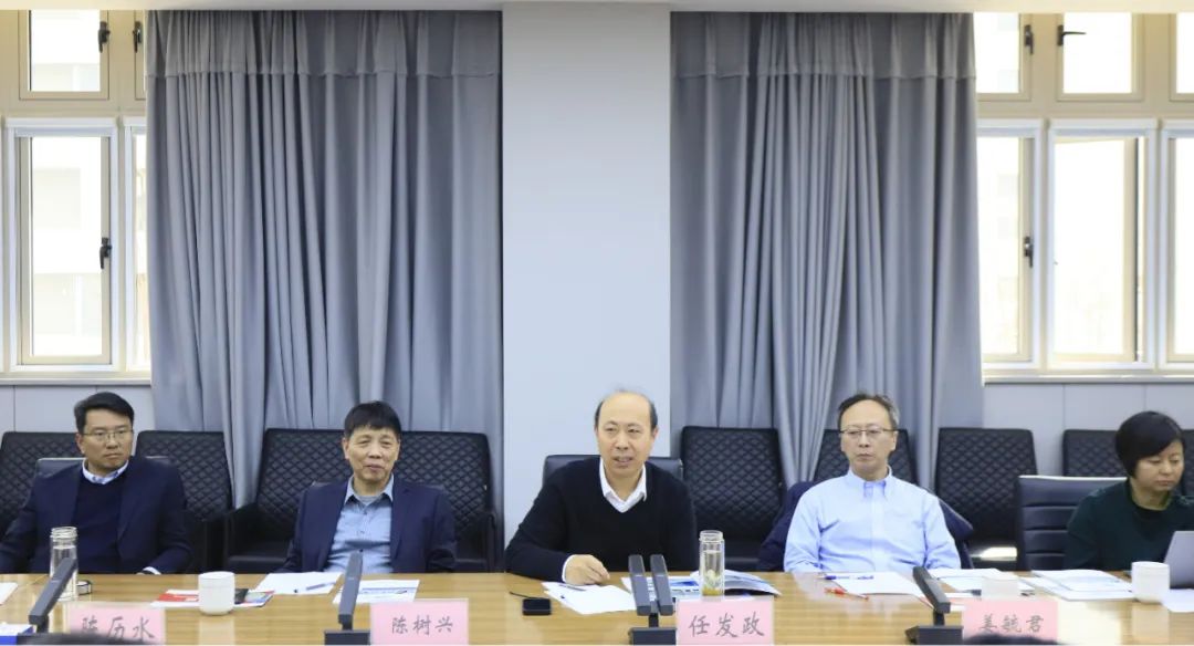 花花牛乳業(yè)集團黨委書記、董事長唐洪峰一行赴中原食品實驗室同中國工程院院士、中原食品實驗室主任任發(fā)政座談交流