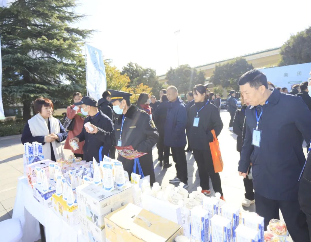 花花牛丨落實食品生產(chǎn)加工企業(yè)質(zhì)量安全主體責(zé)任，助力人民群眾生活更美好——2023年河南省暨鄭州食品安全宣傳周啟動儀式隆重舉行