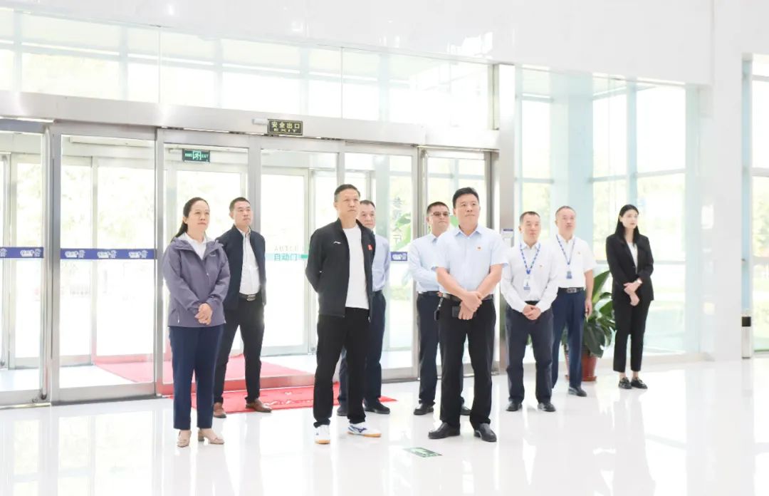 快樂(lè)過(guò)“雙節(jié)”，安全不放假｜河南農(nóng)投集團(tuán)黨委書記、董事長(zhǎng)李曉寰一行蒞臨花花牛乳業(yè)集團(tuán)開展“雙節(jié)”安全生產(chǎn)大檢查活動(dòng)并慰問(wèn)一線職工、