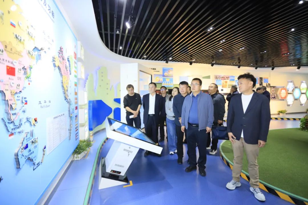 花花牛丨寧夏農(nóng)業(yè)農(nóng)村廳畜牧獸醫(yī)局局長洪龍一行蒞臨花花牛參觀調(diào)研