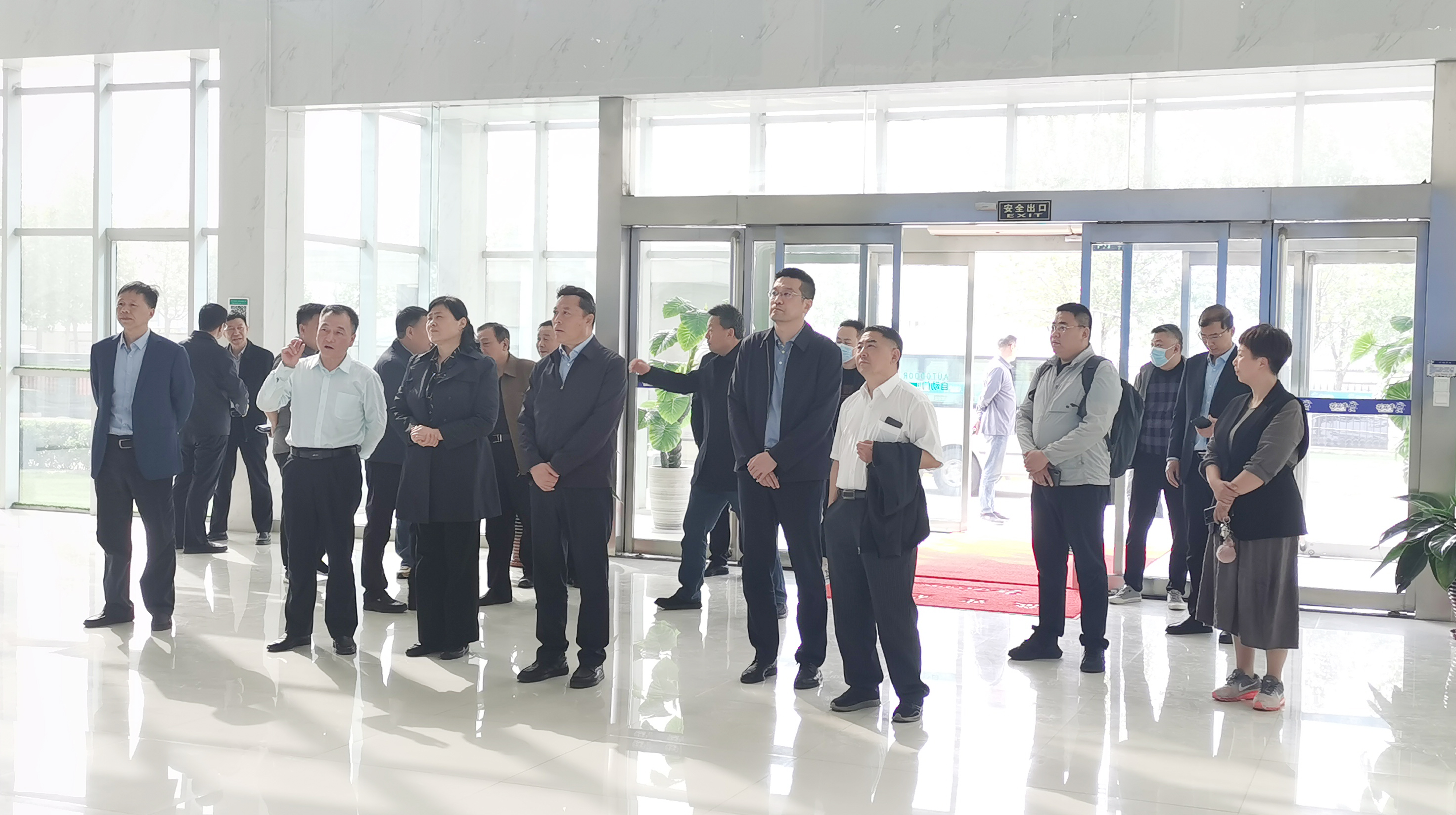 花花牛丨沈陽市人大常委會副主任曹鵬一行蒞臨花花?？疾熳? style=