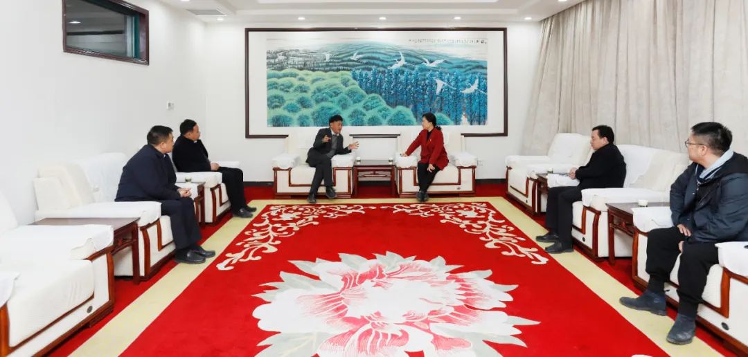 發(fā)揮產(chǎn)業(yè)優(yōu)勢 助力鄉(xiāng)村振興 | 民權(quán)縣委副書記、縣長王靜嫻會見關(guān)曉彥董事長一行