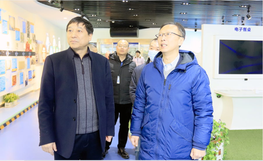 花花牛丨東北農(nóng)大食品學(xué)院院長(zhǎng)、中原食品實(shí)驗(yàn)室首席科學(xué)家姜毓君教授蒞臨花花牛乳業(yè)集團(tuán)調(diào)研