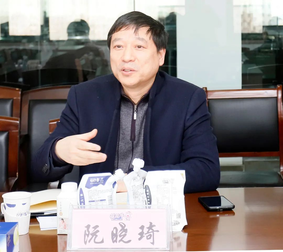 花花牛丨東北農(nóng)大食品學(xué)院院長(zhǎng)、中原食品實(shí)驗(yàn)室首席科學(xué)家姜毓君教授蒞臨花花牛乳業(yè)集團(tuán)調(diào)研