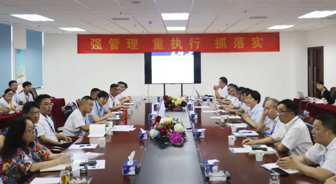 勇?lián)姑な卣齽?chuàng)新｜花花牛乳業(yè)集團召開營銷、養(yǎng)殖及飼料月度經(jīng)營工作會議
