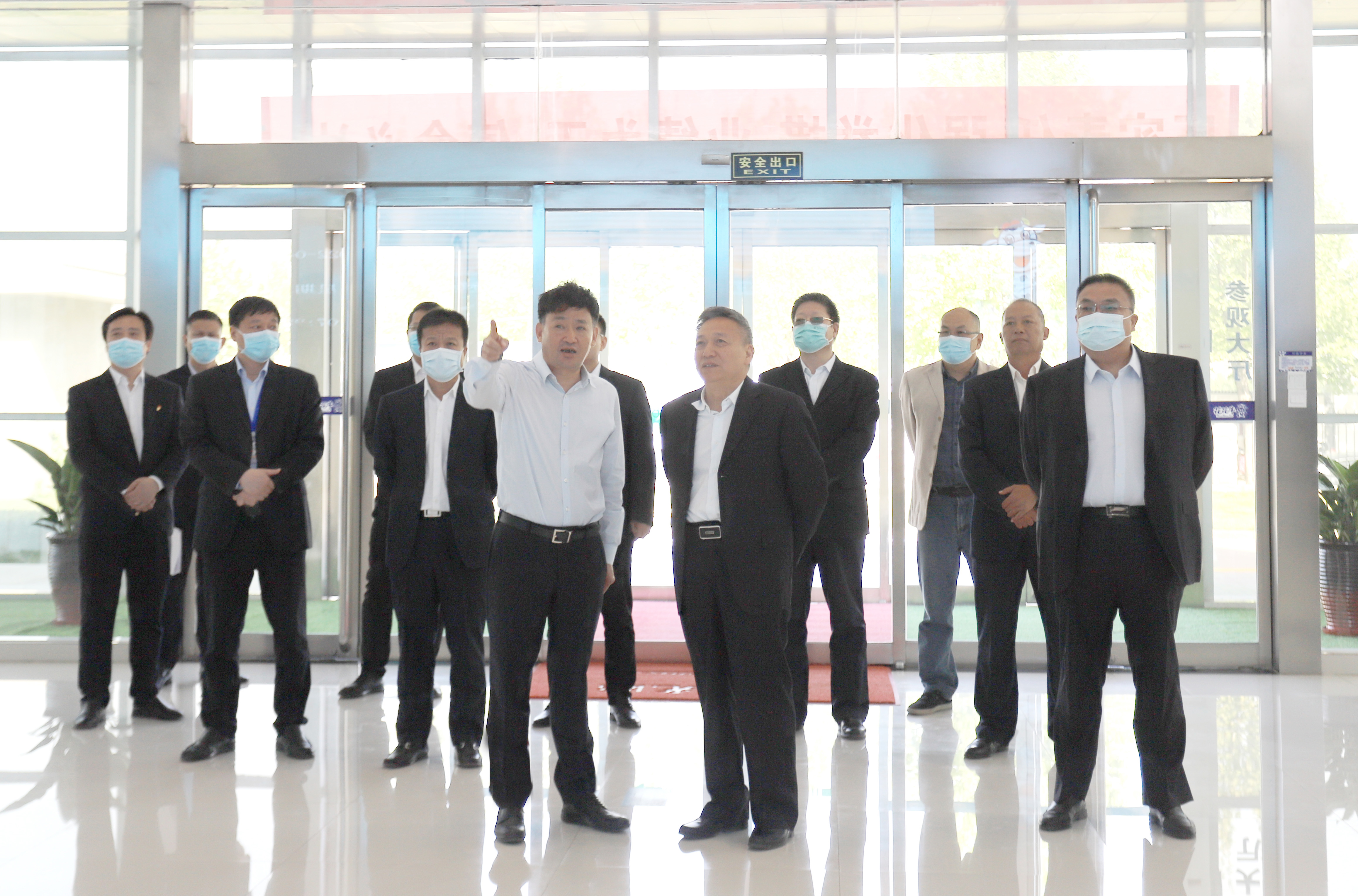 花花牛乳業(yè)集團(tuán)與國電河南新能源有限公司舉行光伏項目合作開發(fā)簽約儀式