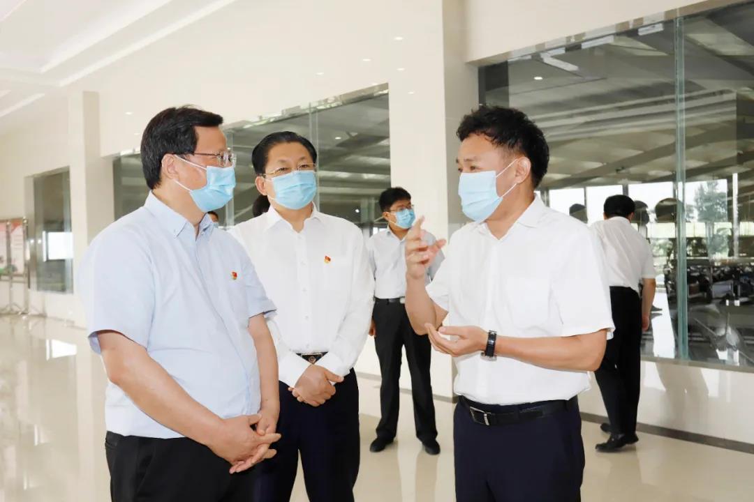 快訊 | 河南省委常委、省紀(jì)委書記、省監(jiān)委主任任正曉蒞臨花花牛乳業(yè)集團(tuán)新蔡瑞亞牧場調(diào)研