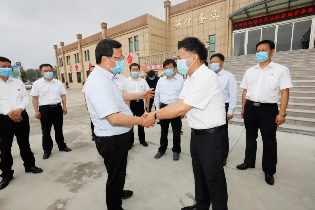 快訊 | 河南省委常委、省紀(jì)委書記、省監(jiān)委主任任正曉蒞臨花花牛乳業(yè)集團(tuán)新蔡瑞亞牧場調(diào)研