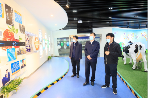 河南省委農(nóng)辦主任、農(nóng)業(yè)農(nóng)村廳廳長申延平一行調(diào)研河南花花牛乳業(yè)集團