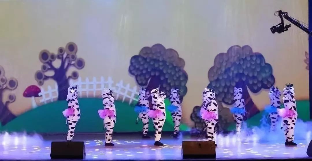 “贏在2019”，花花牛乳業(yè)集團(tuán)2019年新春晚會盛大開幕