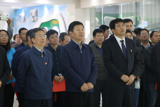 河南省農(nóng)牧業(yè)產(chǎn)業(yè)扶貧工作觀摩團(tuán)蒞臨花花牛集團(tuán)·魯山瑞亞牧業(yè)有限公司參觀考察