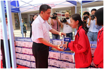 “健康中原，牛奶伴您行——花花牛乳業(yè)集團2018中國小康牛奶行動” 公益助學啟動儀式隆重舉行