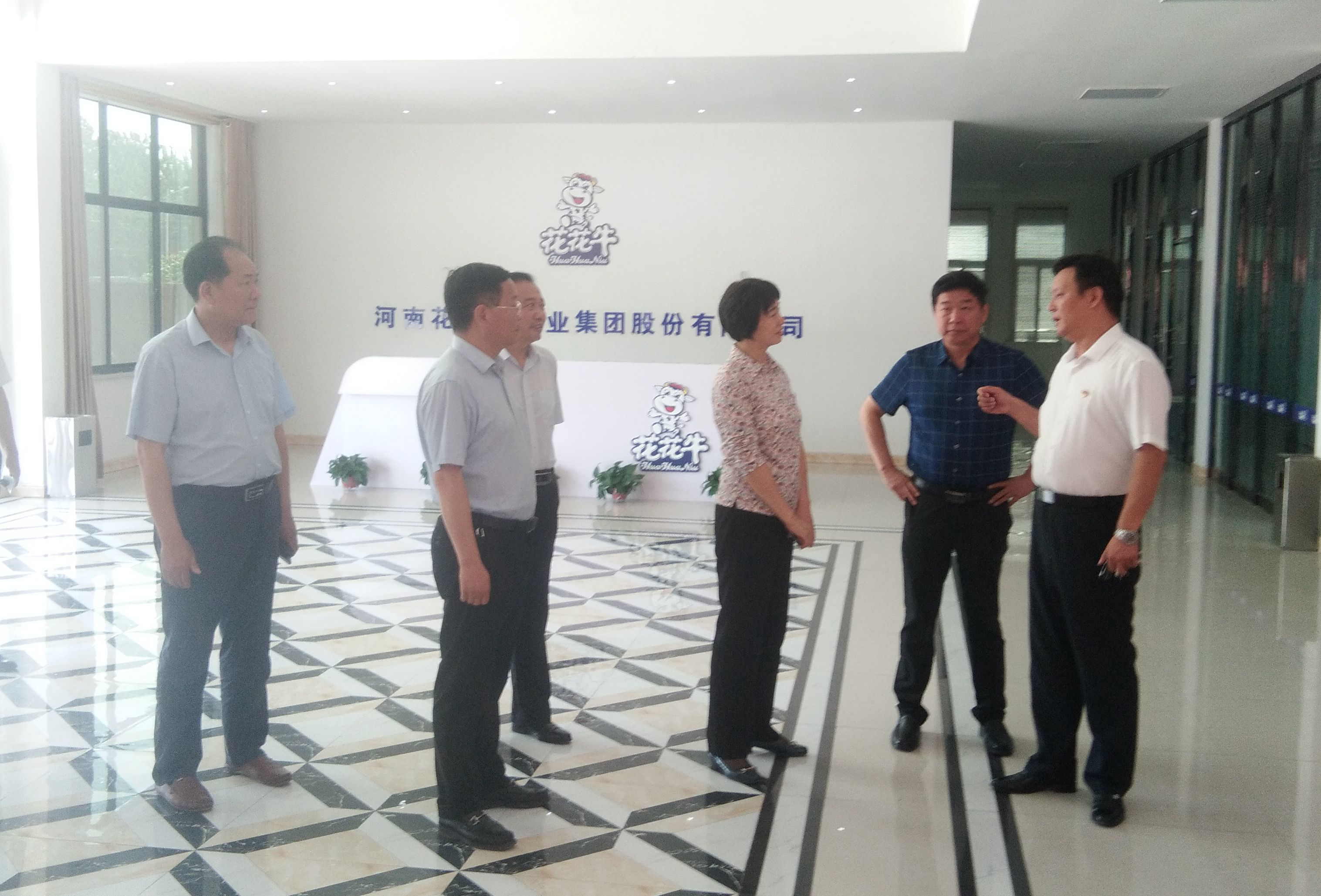 駐馬店市委常委、統(tǒng)戰(zhàn)部長(zhǎng)姚新文 蒞臨花花牛乳業(yè)集團(tuán)總部調(diào)研