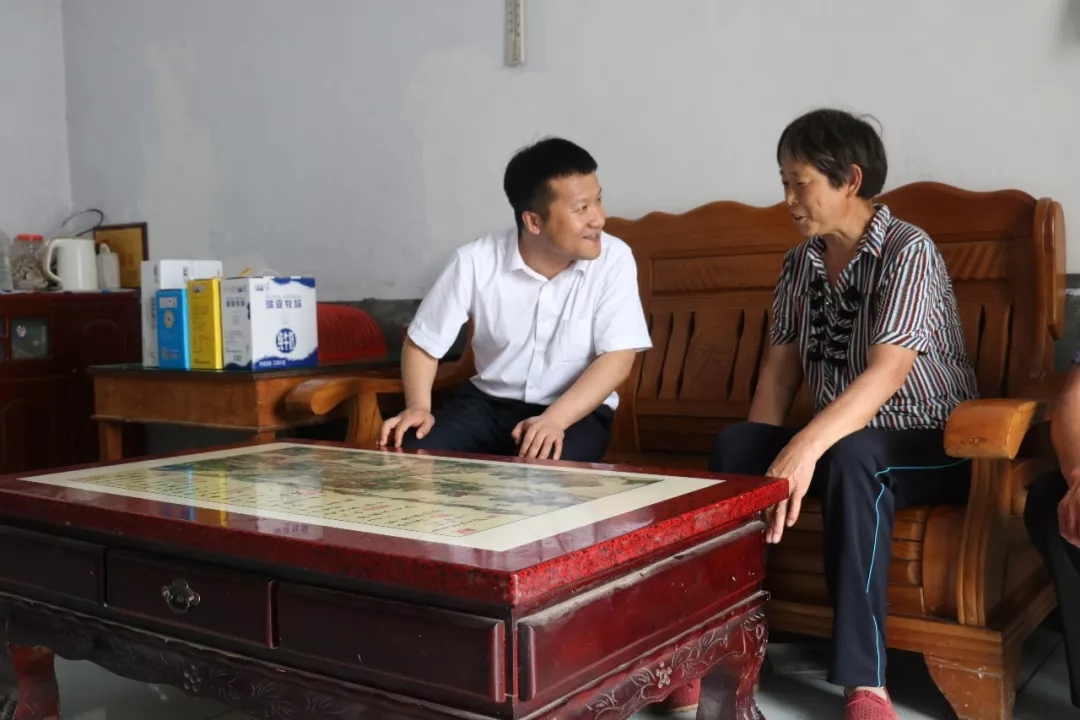 花花牛乳業(yè)集團(tuán)走訪慰問貧困戶 結(jié)對(duì)幫扶暖人心