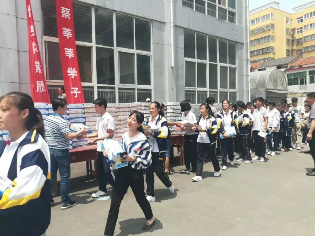 花花牛|捐助教育100萬(wàn)元！做公益，我們是認(rèn)真的！