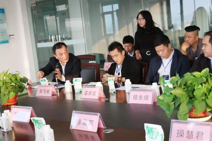 商界領(lǐng)袖俱樂(lè)部精英參訪花花牛！