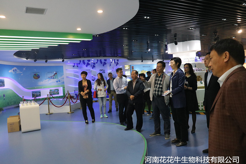 鄭州市二七區(qū)區(qū)委、統(tǒng)戰(zhàn)部部長王玉紅蒞臨花花牛生物科技有限公司參觀指導(dǎo)