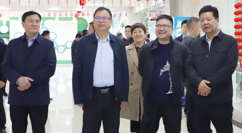 花花牛丨駐馬店市遂平縣政協(xié)黨組書記、主席張衛(wèi)東一行蒞臨花花牛魯山瑞亞牧場參觀