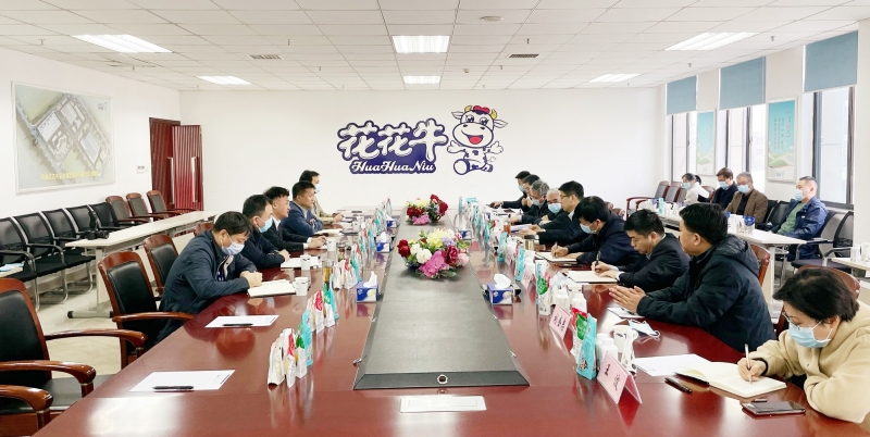 河南省委常委、副省長(zhǎng)費(fèi)東斌蒞臨 花花牛乳業(yè)集團(tuán)調(diào)研