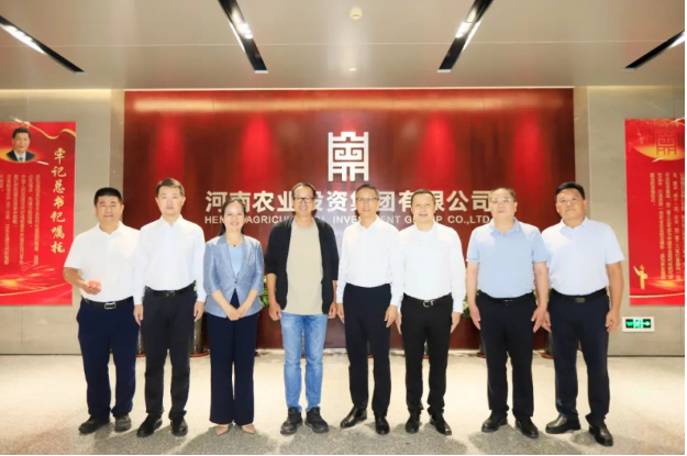 東方甄選俞敏洪先生到訪河南農(nóng)投集團(tuán)，品嘗花花牛產(chǎn)品并給予高度評價